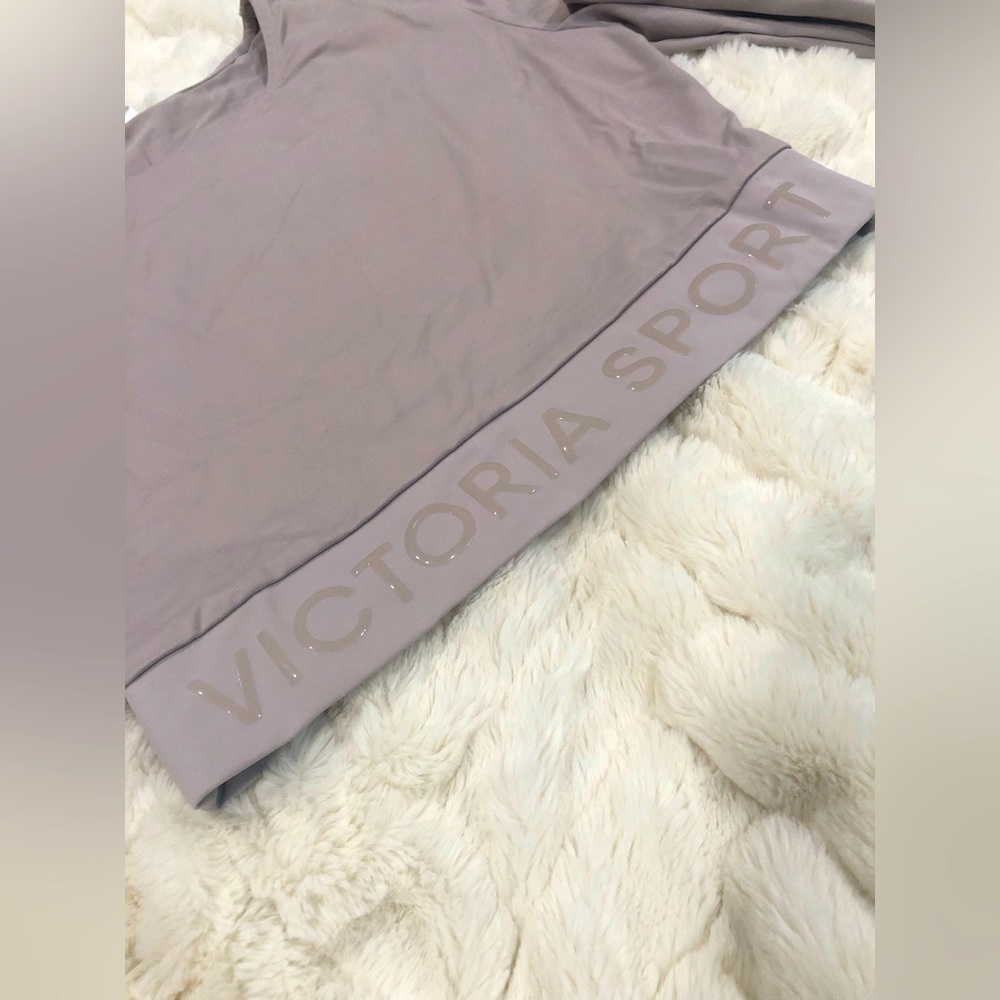 Victoria’s Secret size Small mauve workout crop top with 3/4 sleeve